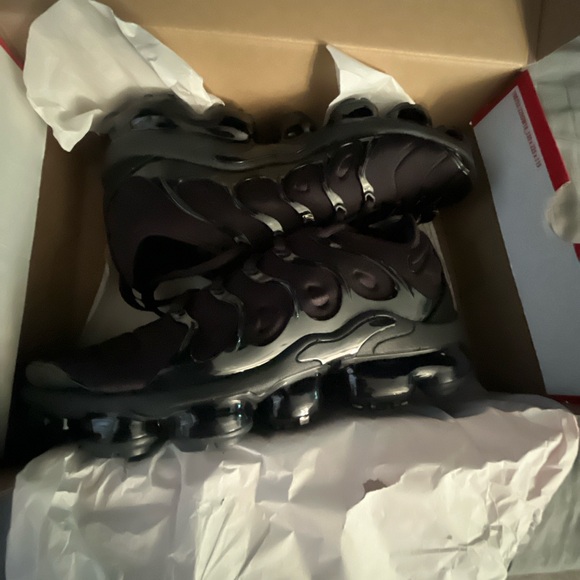Nike air VaporMaxes Triple black Size 8